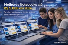 Estudantes analisando e comparando notebooks até R$ 5.000 em 2026 na Amazon, buscando o melhor modelo para estudar, faculdade e produtividade com base em guia especializado
